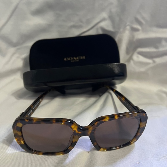 Coach Tortoise Shell Sunglasses in Case. NWOT - Picture 6 of 8